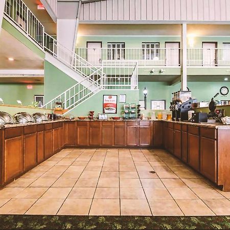 Sky-Palace Inn & Suites מק'קוק מראה חיצוני תמונה