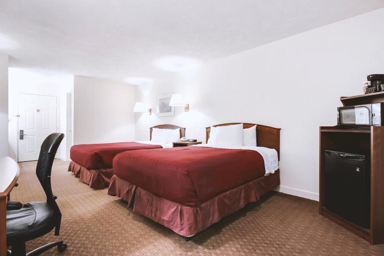 Sky-Palace Inn & Suites מק'קוק מראה חיצוני תמונה