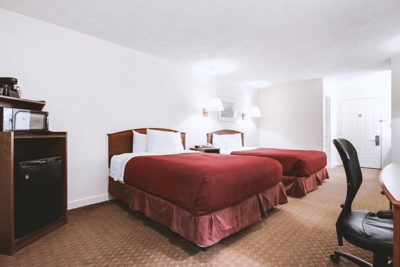 Sky-Palace Inn & Suites מק'קוק מראה חיצוני תמונה