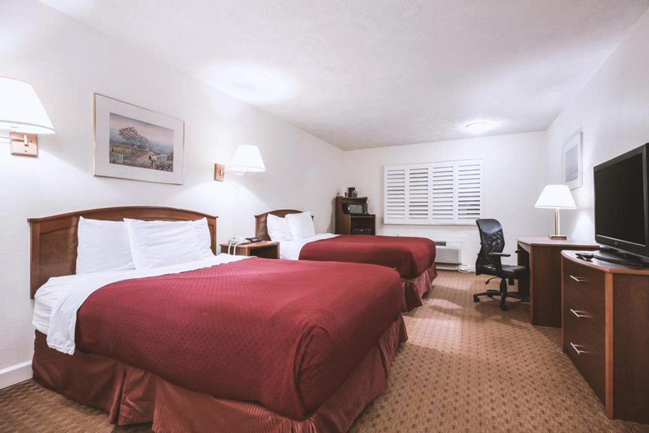 Sky-Palace Inn & Suites מק'קוק מראה חיצוני תמונה