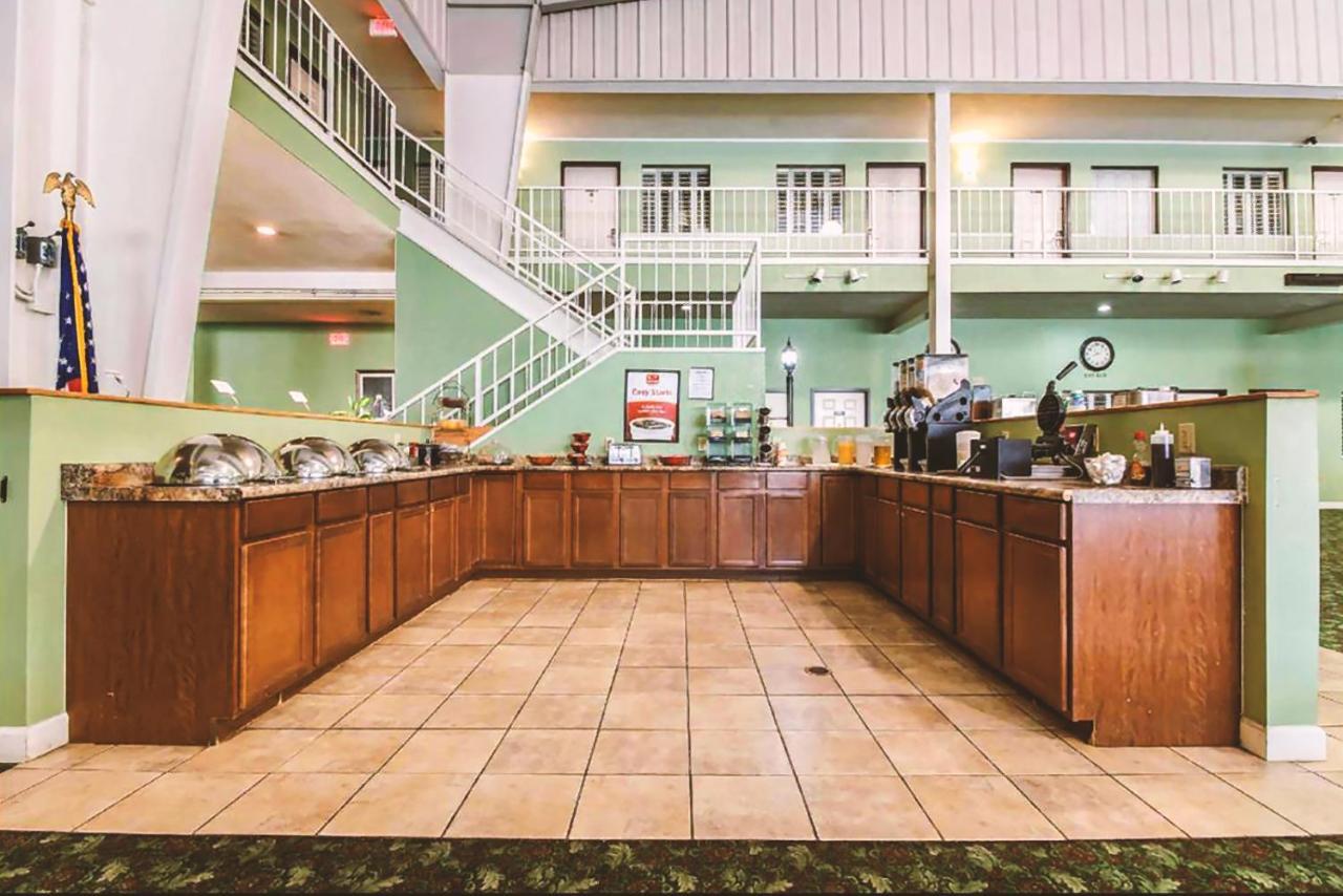 Sky-Palace Inn & Suites מק'קוק מראה חיצוני תמונה