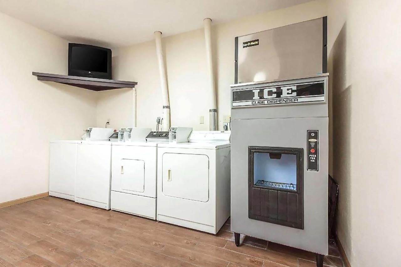 Sky-Palace Inn & Suites מק'קוק מראה חיצוני תמונה